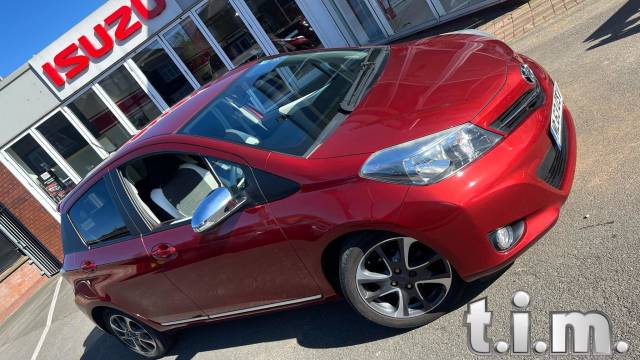 Toyota Yaris 1.33 VVT-i Trend 5dr Multidrive-S Hatchback Petrol RED