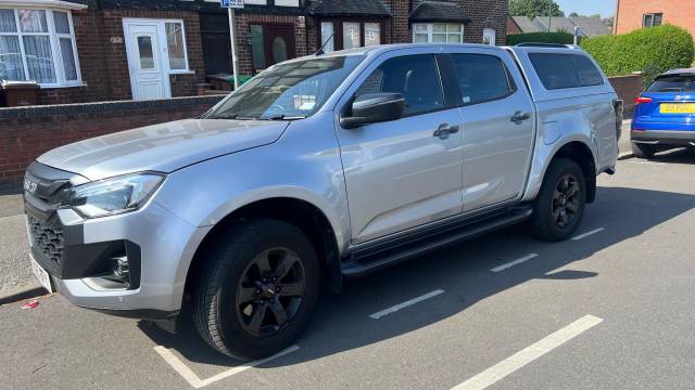 Isuzu D-max 1.9 V-Cross Double Cab 4x4 Auto Pick Up Diesel SILVER